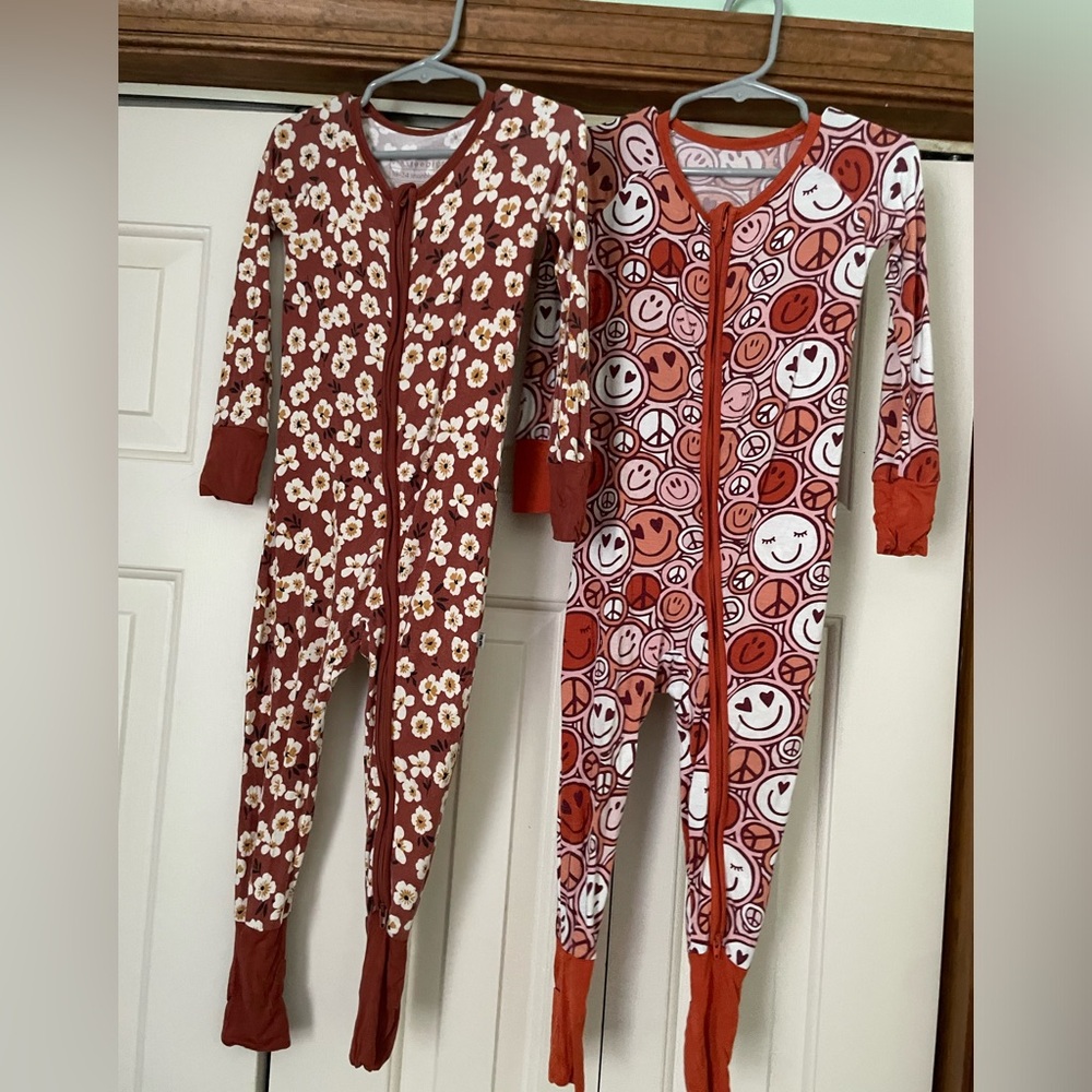 Little sleepies. 18-24mo. Very good condition. Bought new